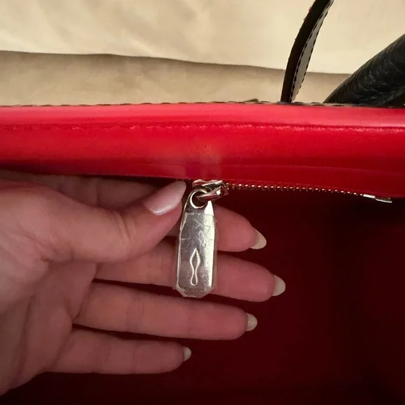 CHRISTIAN LOUBOUTIN Medium PALOMA BAG - Picture 12 of 16